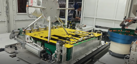 সর্বশেষ কোম্পানি ব্লগ সম্পর্কে অটোমোবাইল দরজার প্যানেলের জন্য স্বয়ংক্রিয় ক্লিপ সন্নিবেশ