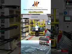 রোবটগুলি রোটোমোল্ডিংয়ের পরে প্লাস্টিকের অংশগুলি কেটে দেয়